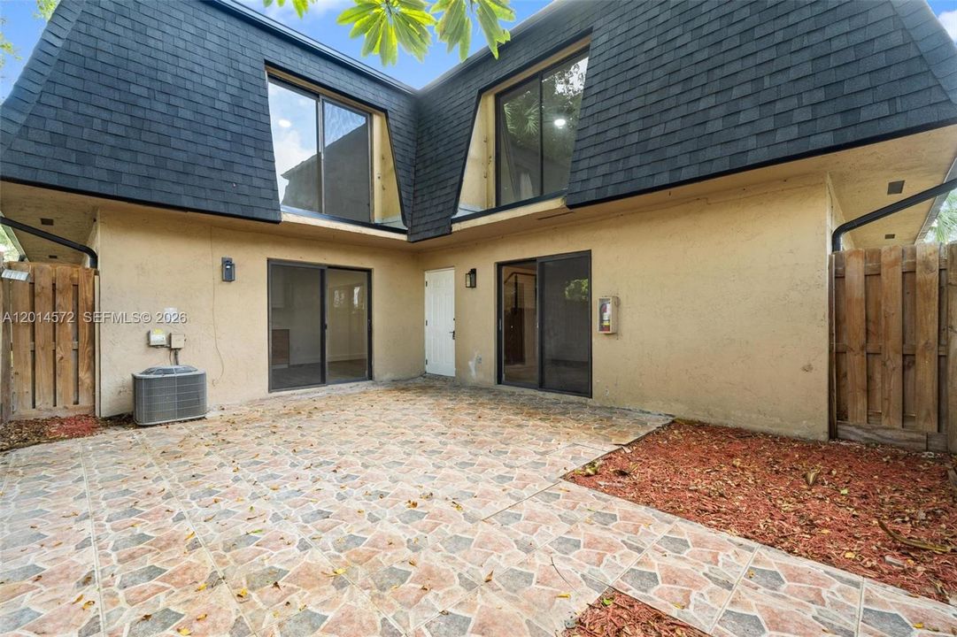 Active With Contract: $359,000 (2 beds, 2 baths, 1302 Square Feet)