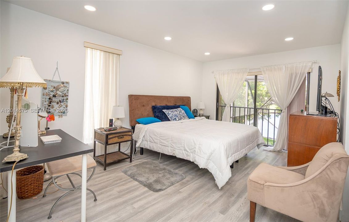 Activo con contrato: $620,000 (3 camas, 2 baños, 1712 Pies cuadrados)