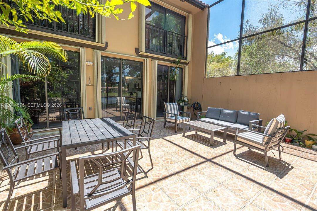Activo con contrato: $620,000 (3 camas, 2 baños, 1712 Pies cuadrados)