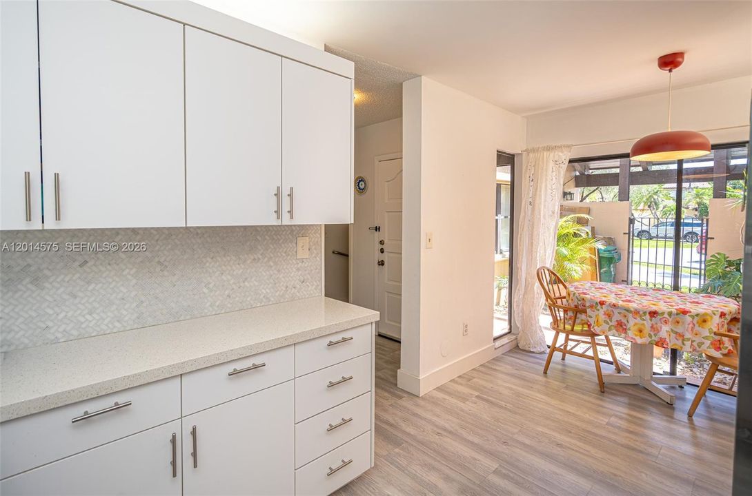 Activo con contrato: $620,000 (3 camas, 2 baños, 1712 Pies cuadrados)