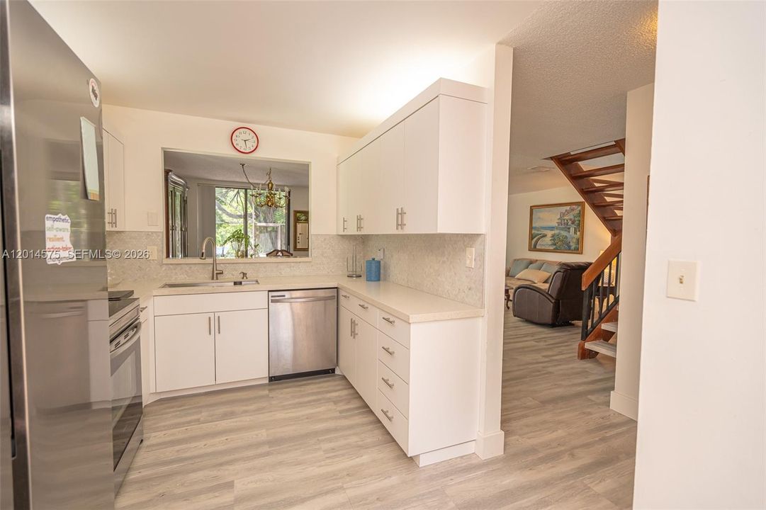 Activo con contrato: $620,000 (3 camas, 2 baños, 1712 Pies cuadrados)