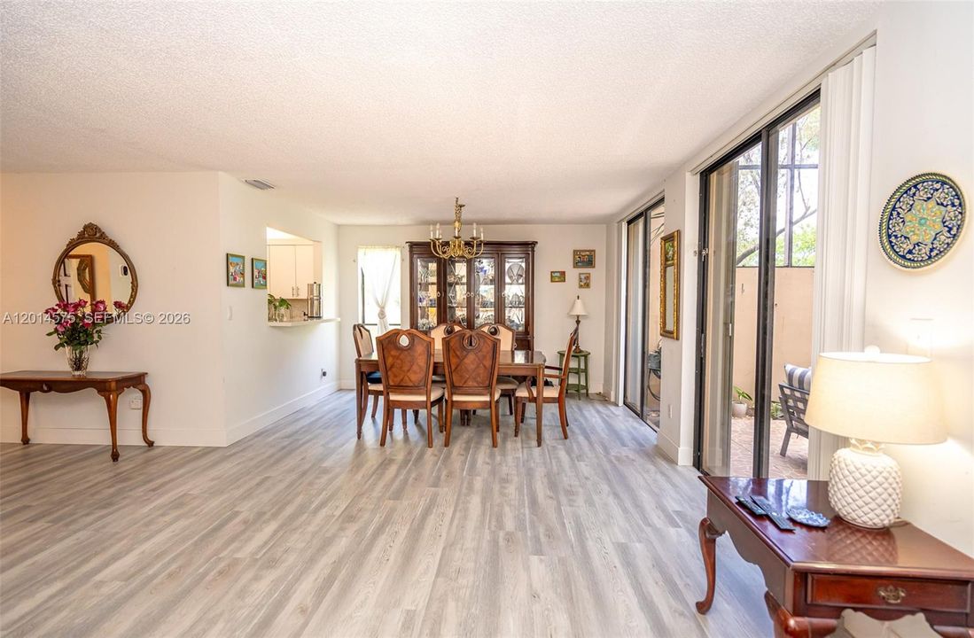 Activo con contrato: $620,000 (3 camas, 2 baños, 1712 Pies cuadrados)