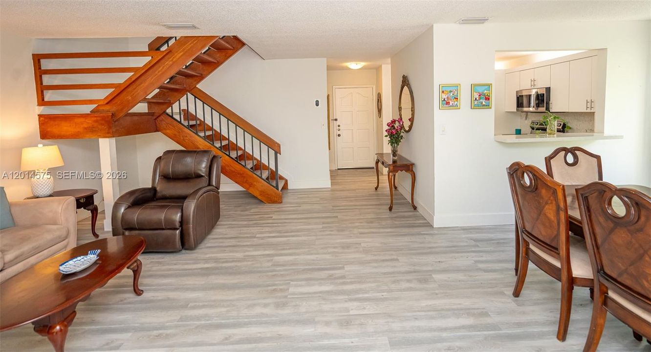 Activo con contrato: $620,000 (3 camas, 2 baños, 1712 Pies cuadrados)