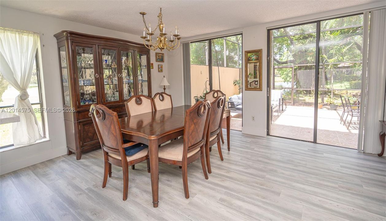 Activo con contrato: $620,000 (3 camas, 2 baños, 1712 Pies cuadrados)