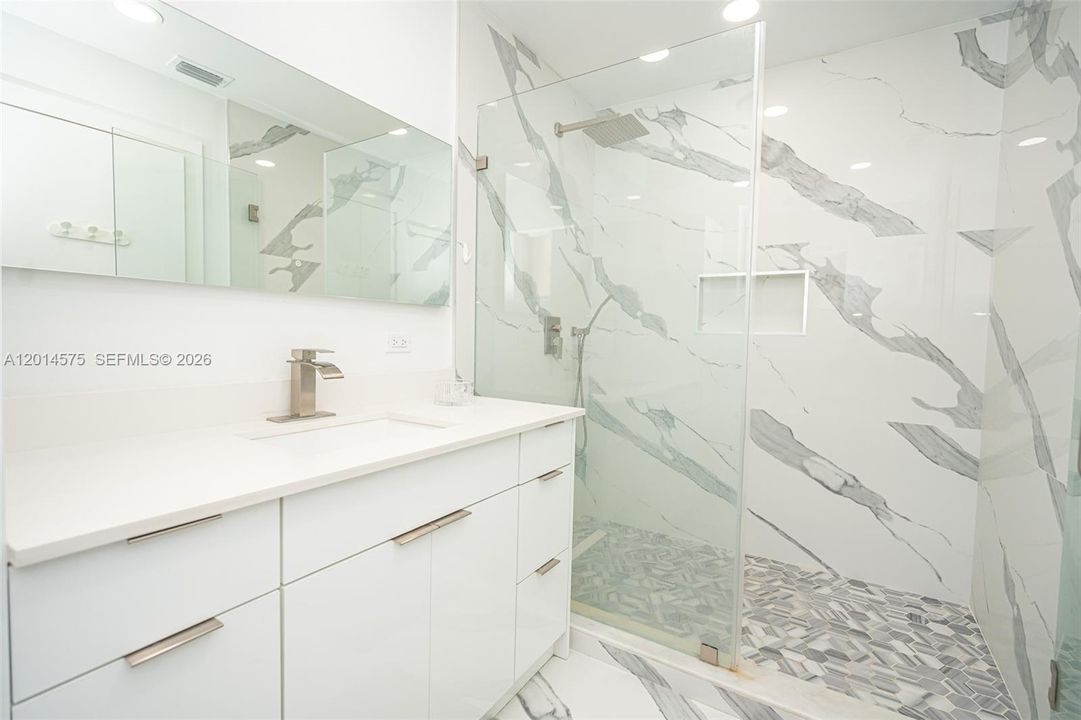 Activo con contrato: $620,000 (3 camas, 2 baños, 1712 Pies cuadrados)