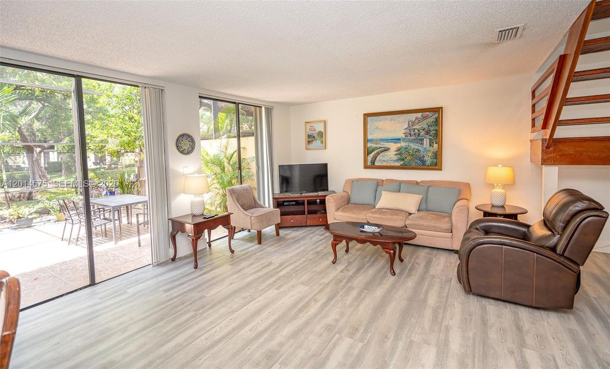 Activo con contrato: $620,000 (3 camas, 2 baños, 1712 Pies cuadrados)