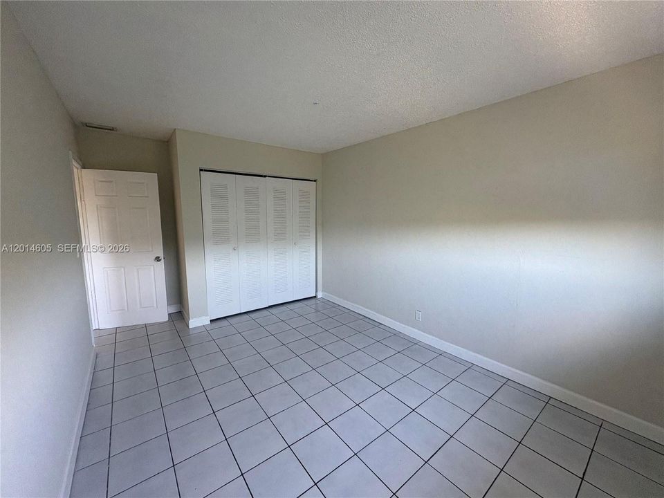 В аренду: $1,695 (2 спален, 1 ванн, 721 Квадратных фут)
