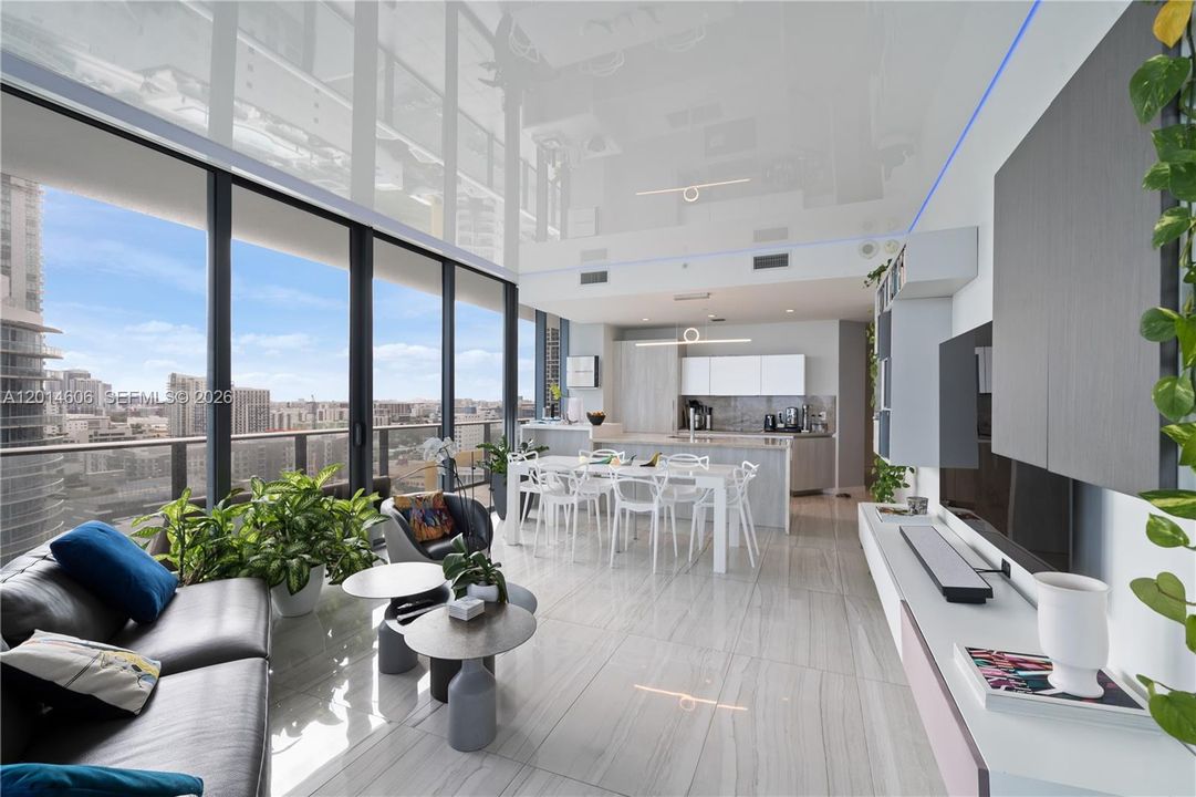 Activo con contrato: $1,795,000 (4 camas, 4 baños, 2232 Pies cuadrados)