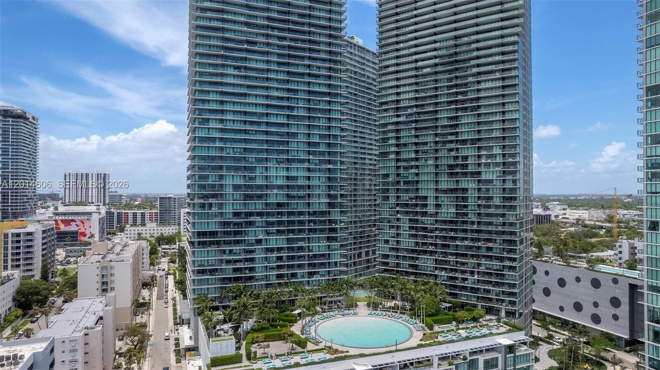 Activo con contrato: $1,795,000 (4 camas, 4 baños, 2232 Pies cuadrados)
