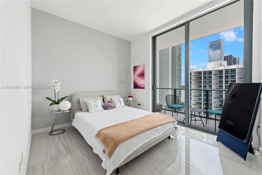 Activo con contrato: $1,795,000 (4 camas, 4 baños, 2232 Pies cuadrados)