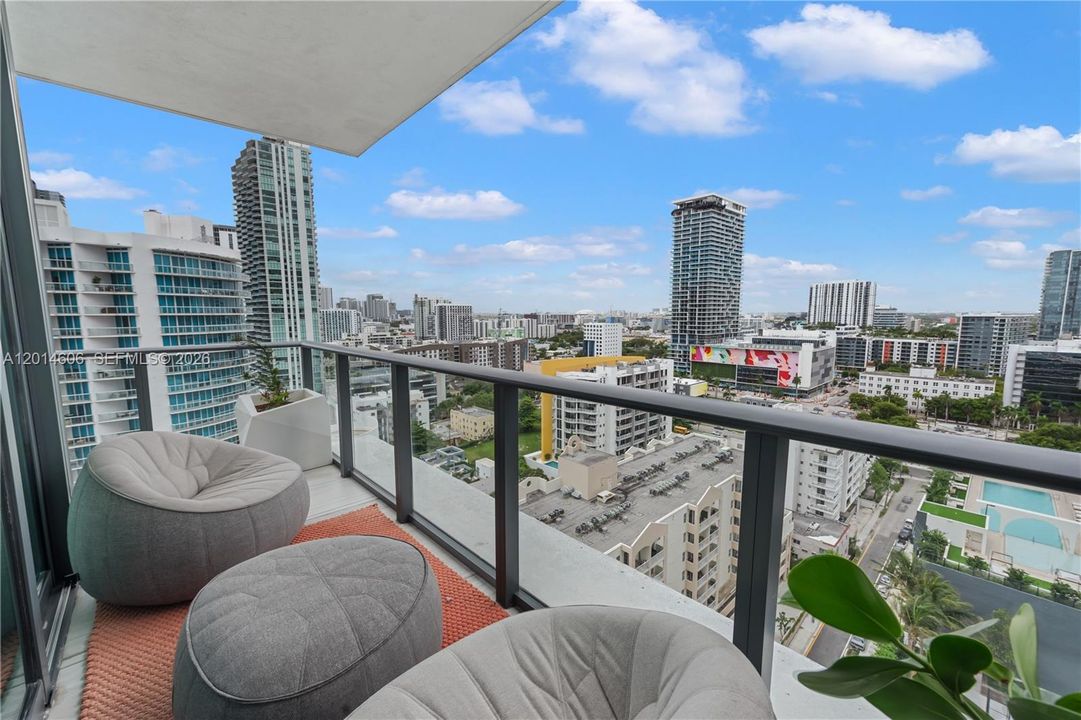 Activo con contrato: $1,795,000 (4 camas, 4 baños, 2232 Pies cuadrados)