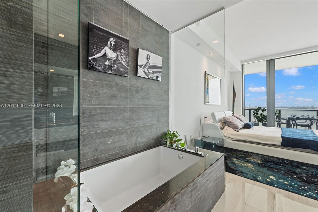 Activo con contrato: $1,795,000 (4 camas, 4 baños, 2232 Pies cuadrados)