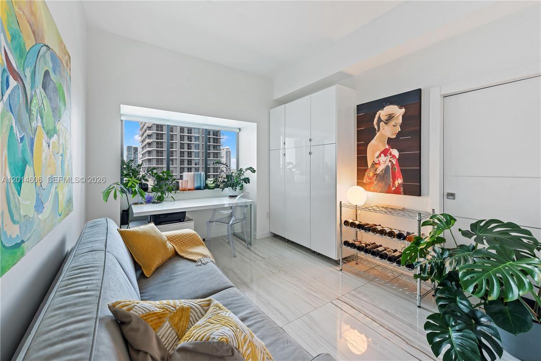 Activo con contrato: $1,795,000 (4 camas, 4 baños, 2232 Pies cuadrados)