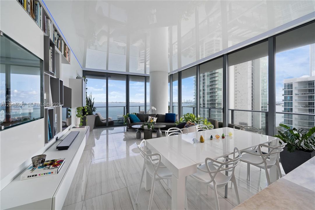 Activo con contrato: $1,795,000 (4 camas, 4 baños, 2232 Pies cuadrados)