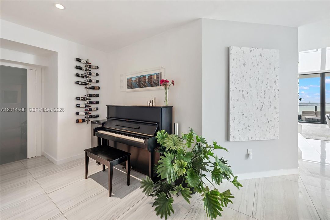 Activo con contrato: $1,795,000 (4 camas, 4 baños, 2232 Pies cuadrados)