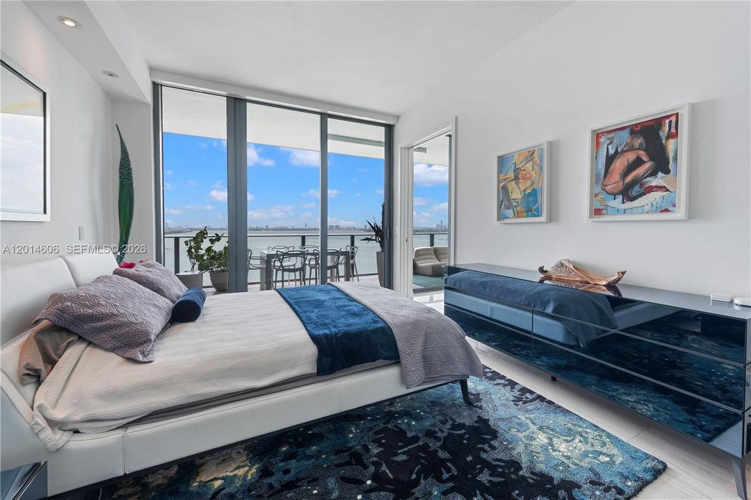 Activo con contrato: $1,795,000 (4 camas, 4 baños, 2232 Pies cuadrados)