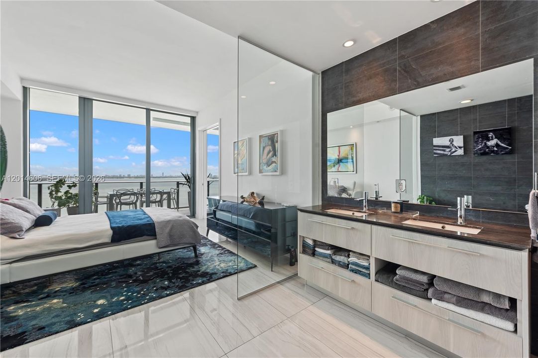 Activo con contrato: $1,795,000 (4 camas, 4 baños, 2232 Pies cuadrados)