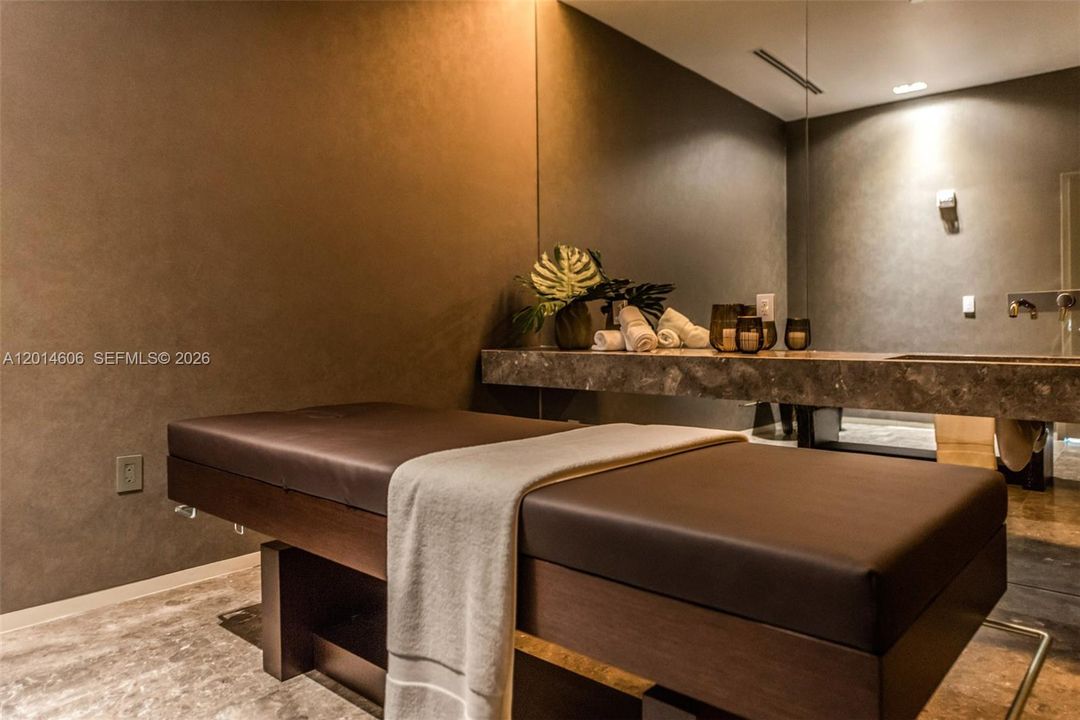 Activo con contrato: $1,795,000 (4 camas, 4 baños, 2232 Pies cuadrados)