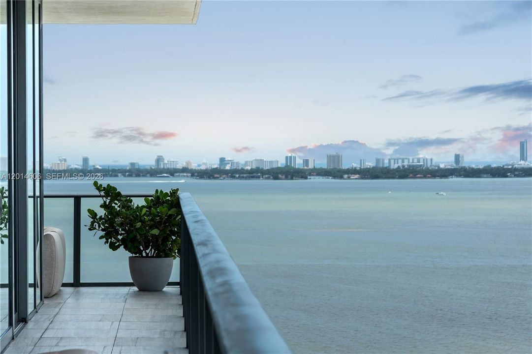 Activo con contrato: $1,795,000 (4 camas, 4 baños, 2232 Pies cuadrados)