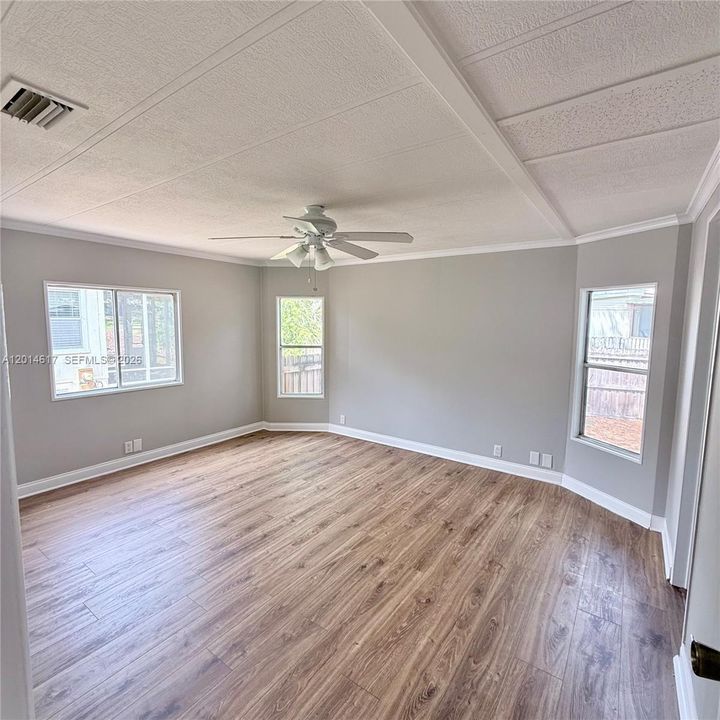 For Sale: $244,900 (2 beds, 2 baths, 1259 Square Feet)