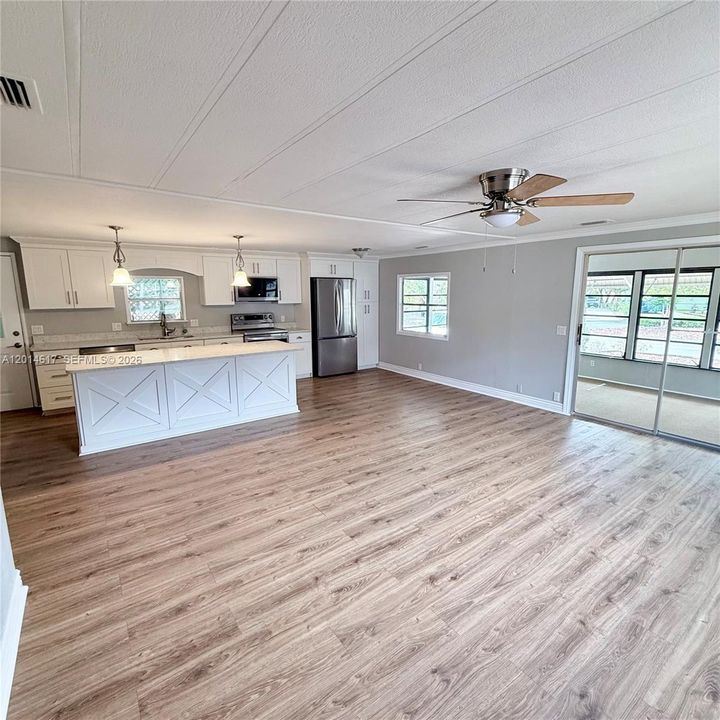 For Sale: $244,900 (2 beds, 2 baths, 1259 Square Feet)