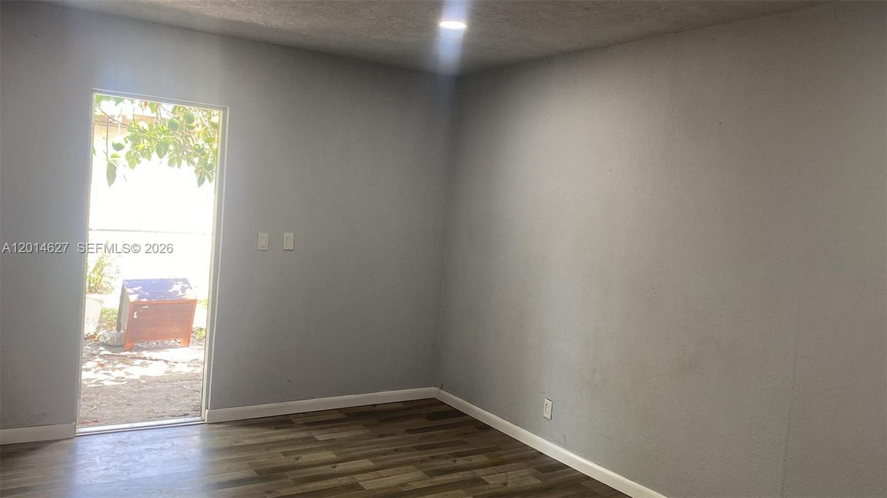 En Renta: $1,200 (1 camas, 1 baños, 2488 Pies cuadrados)