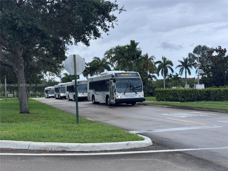 Под контрактом: $98,000 (1 спален, 1 ванн, 720 Квадратных фут)