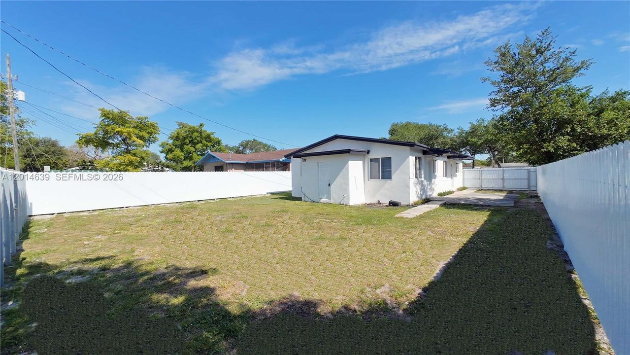For Sale: $499,000 (0 beds, 0 baths, 1161 Square Feet)