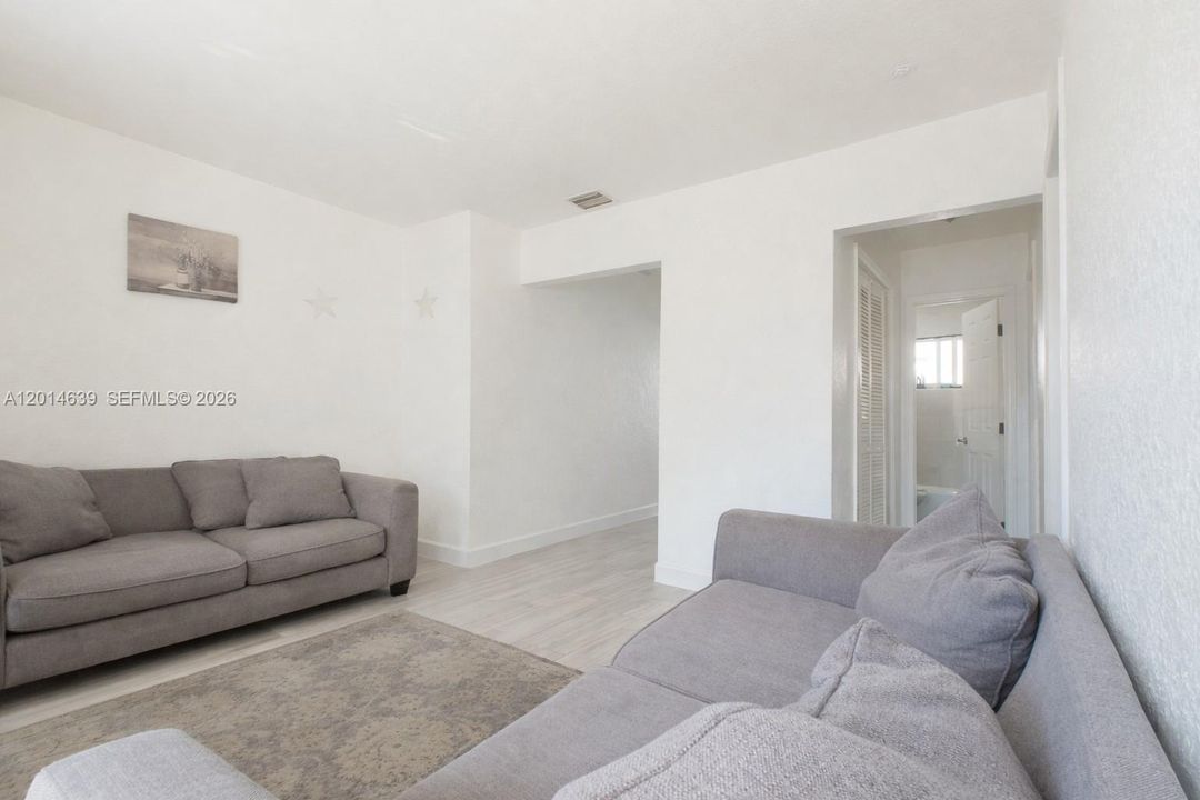 For Sale: $499,000 (0 beds, 0 baths, 1161 Square Feet)