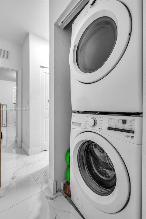IN-LAW SUITE, WASHER & DRYER