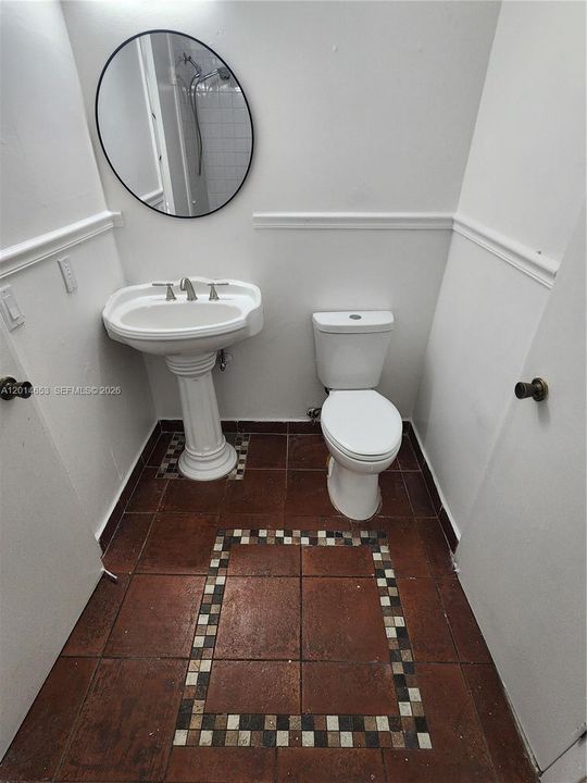 For Sale: $179,500 (2 beds, 2 baths, 863 Square Feet)