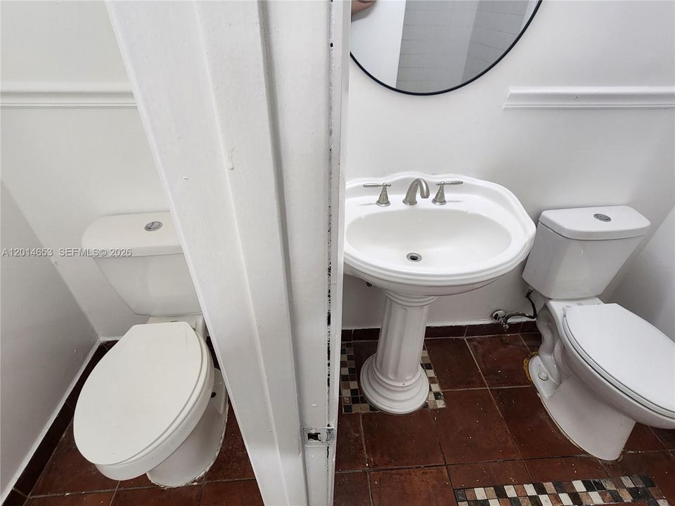 For Sale: $179,500 (2 beds, 2 baths, 863 Square Feet)