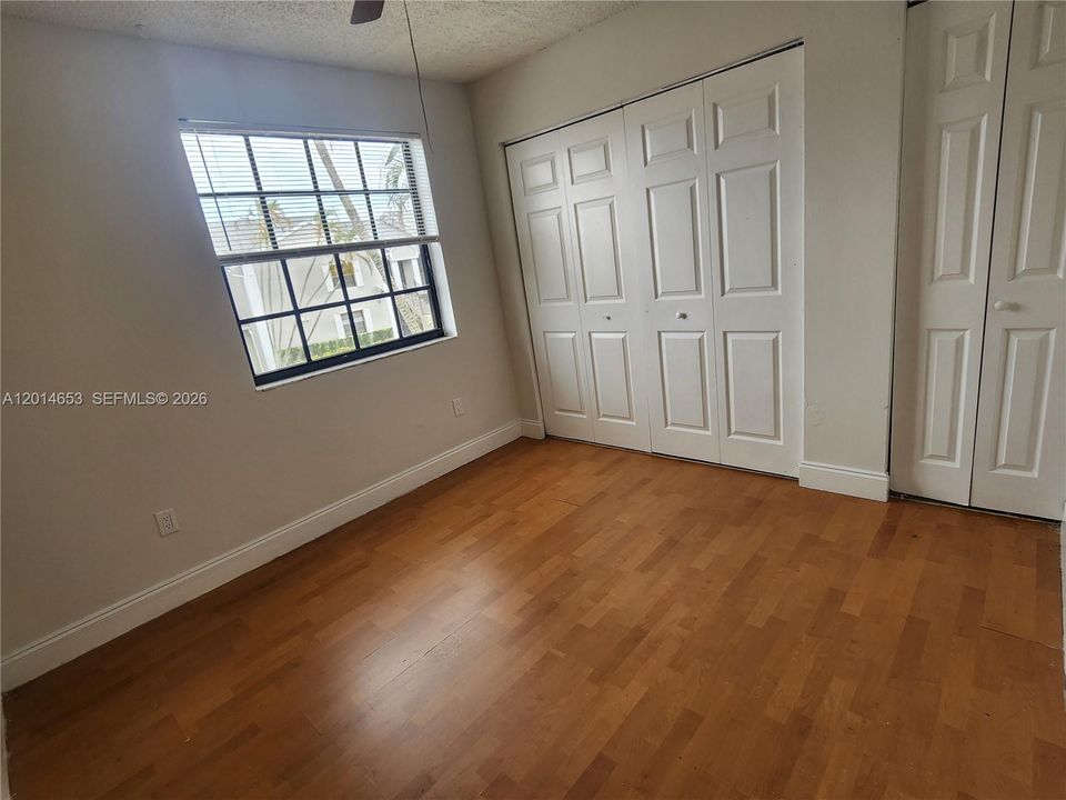 For Sale: $179,500 (2 beds, 2 baths, 863 Square Feet)