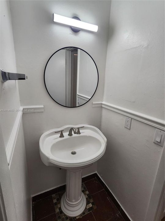 For Sale: $179,500 (2 beds, 2 baths, 863 Square Feet)