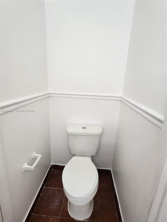 For Sale: $179,500 (2 beds, 2 baths, 863 Square Feet)