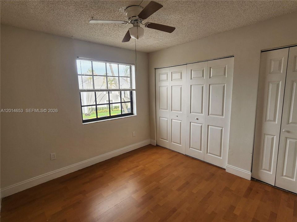 For Sale: $179,500 (2 beds, 2 baths, 863 Square Feet)