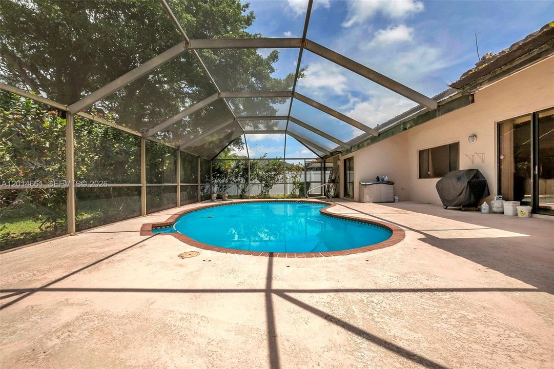 Active With Contract: $550,000 (3 beds, 2 baths, 2151 Square Feet)
