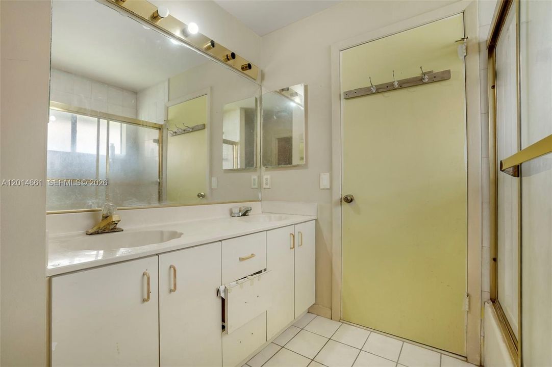 Active With Contract: $550,000 (3 beds, 2 baths, 2151 Square Feet)