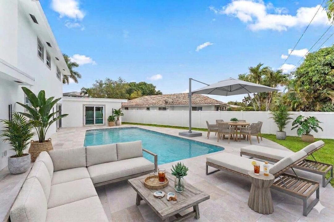 900 SW 13th Virtual staging pool area