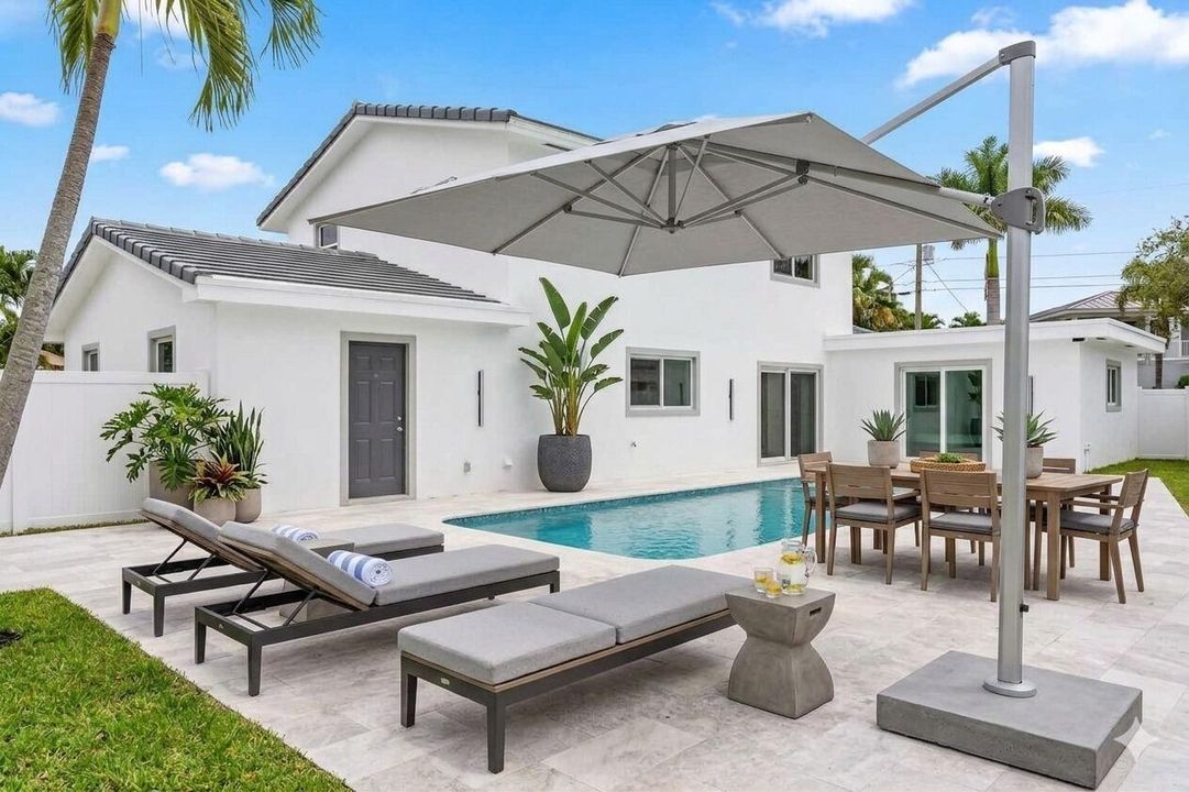 900 SW 13th Virtual staging pool area (2