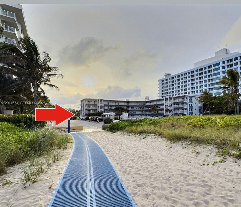 Active With Contract: $2,300 (2 beds, 2 baths, 890 Square Feet)