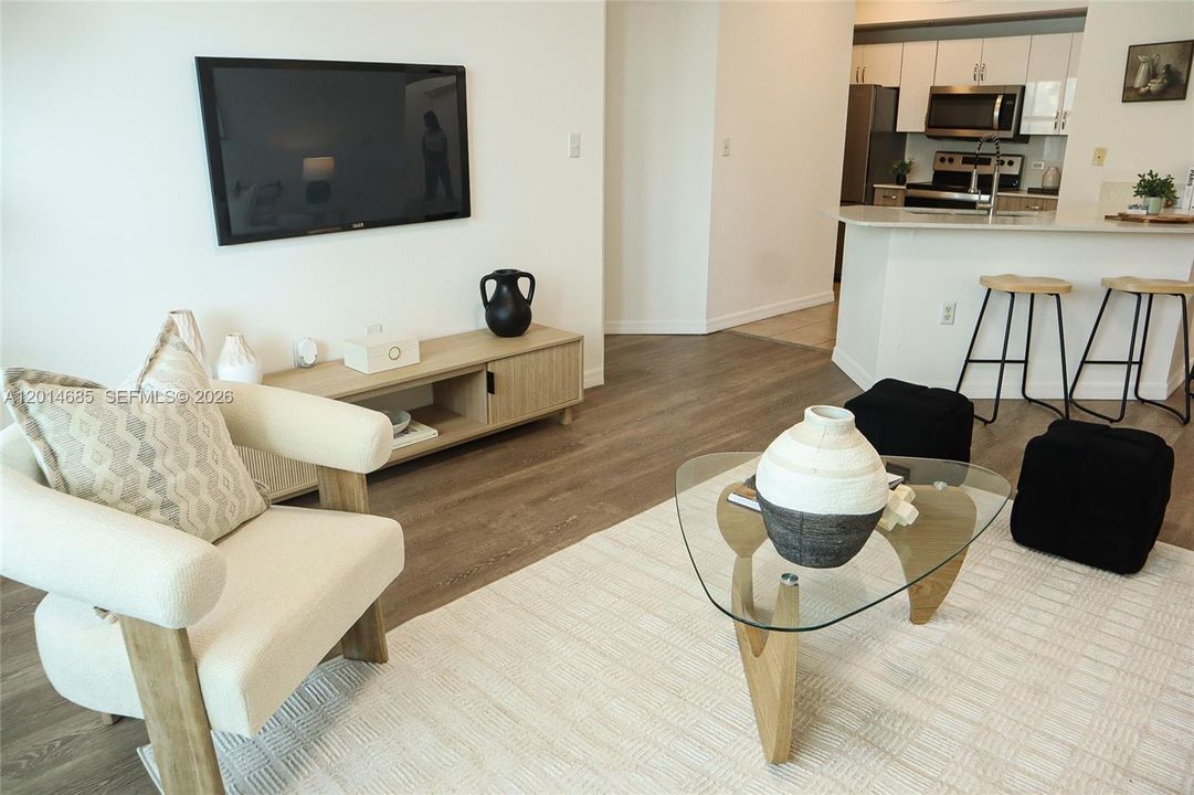 For Sale: $499,000 (2 beds, 2 baths, 997 Square Feet)