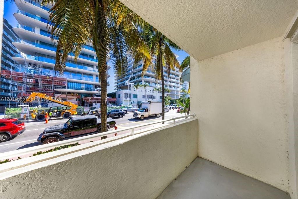 For Sale: $499,000 (2 beds, 2 baths, 997 Square Feet)