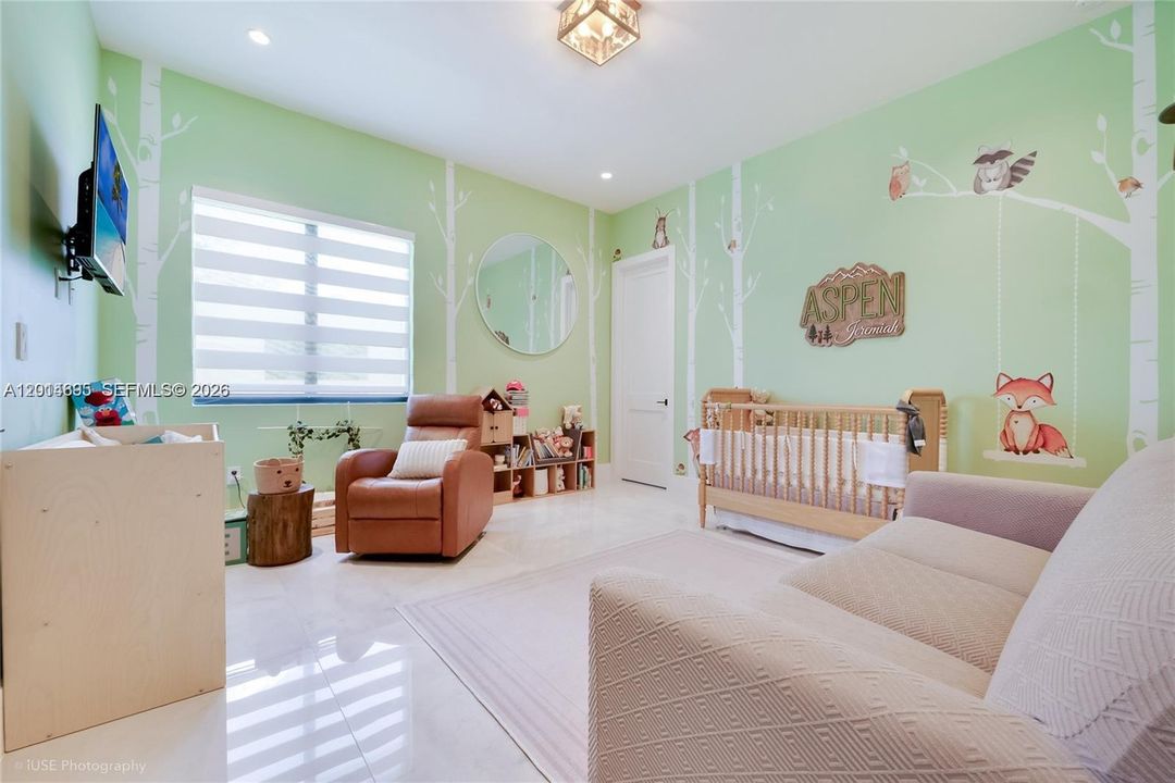 For Sale: $5,995,000 (6 beds, 8 baths, 5759 Square Feet)