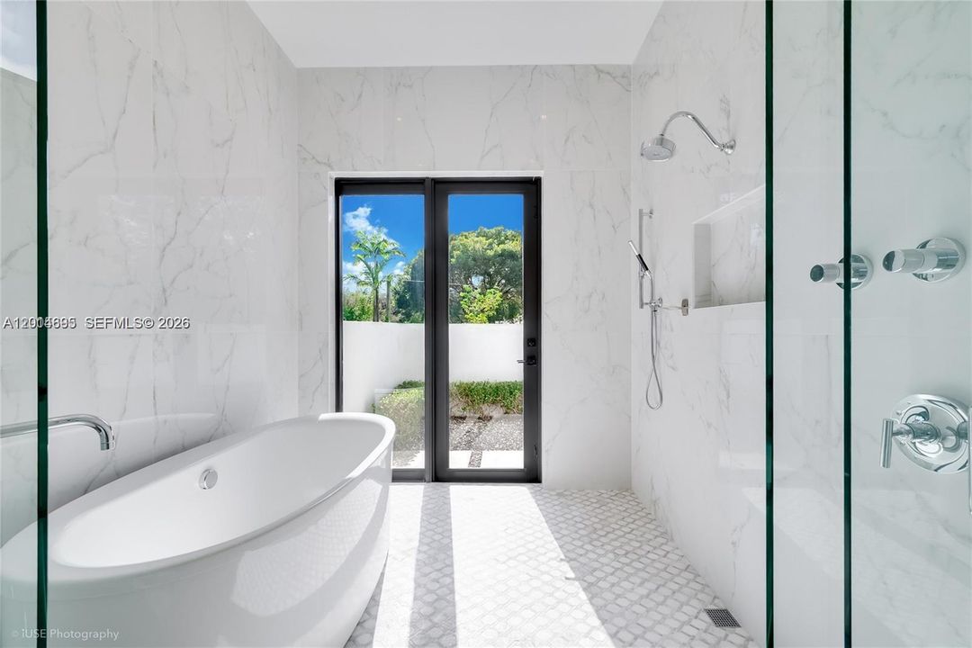For Sale: $5,995,000 (6 beds, 8 baths, 5759 Square Feet)