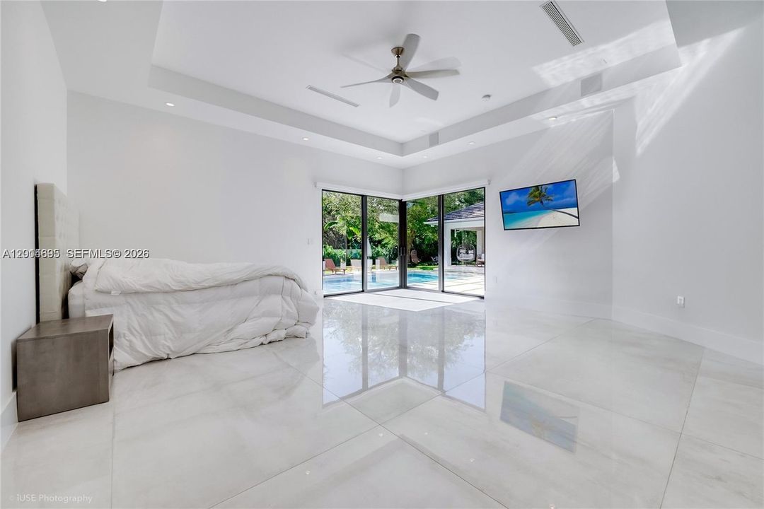 For Sale: $5,995,000 (6 beds, 8 baths, 5759 Square Feet)