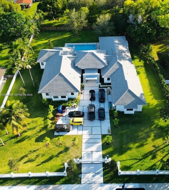 For Sale: $5,995,000 (6 beds, 8 baths, 5759 Square Feet)