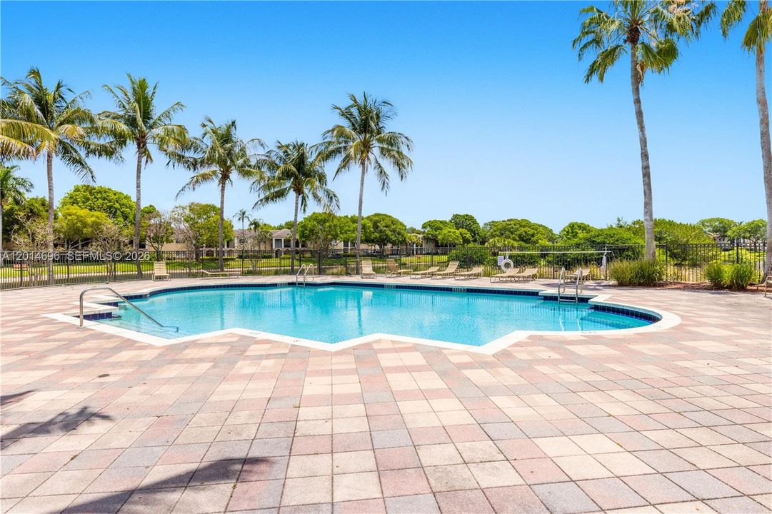 Active With Contract: $2,850 (3 beds, 2 baths, 1450 Square Feet)
