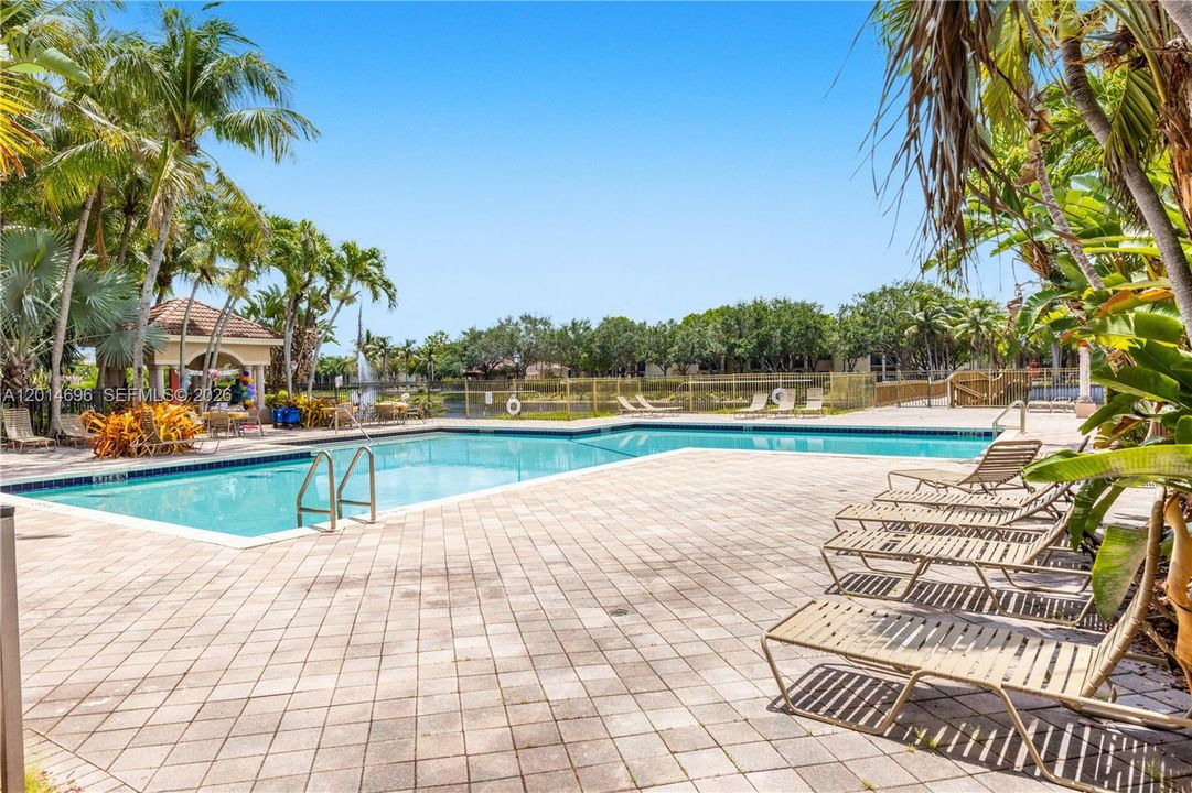 Active With Contract: $2,850 (3 beds, 2 baths, 1450 Square Feet)