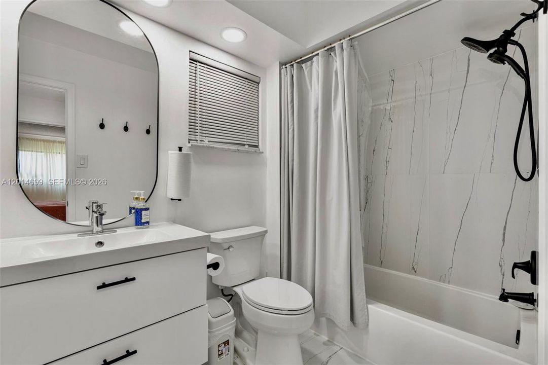 Active With Contract: $180,000 (1 beds, 1 baths, 730 Square Feet)